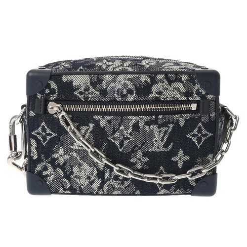 Louis vuitton monogram arazzo - louis,